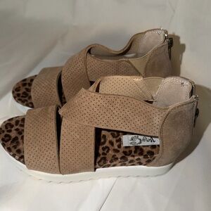 Very G Taupe Perforated Wedge Sandals Leopard Footbed Size 6